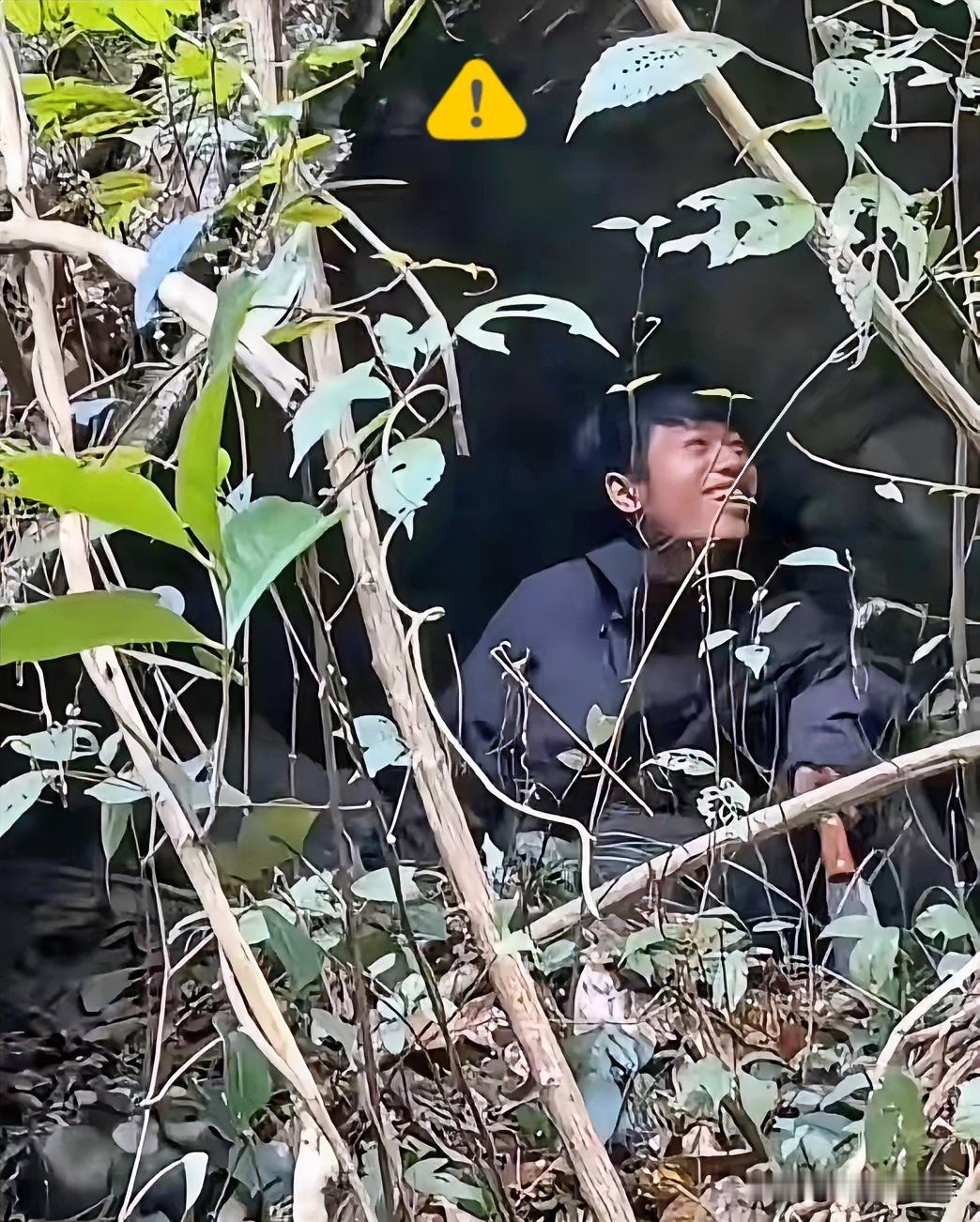 林北“真是运气爆棚”！巡山直接捡着个天然石屋，比之前的住处大好几倍，堪称荒野版