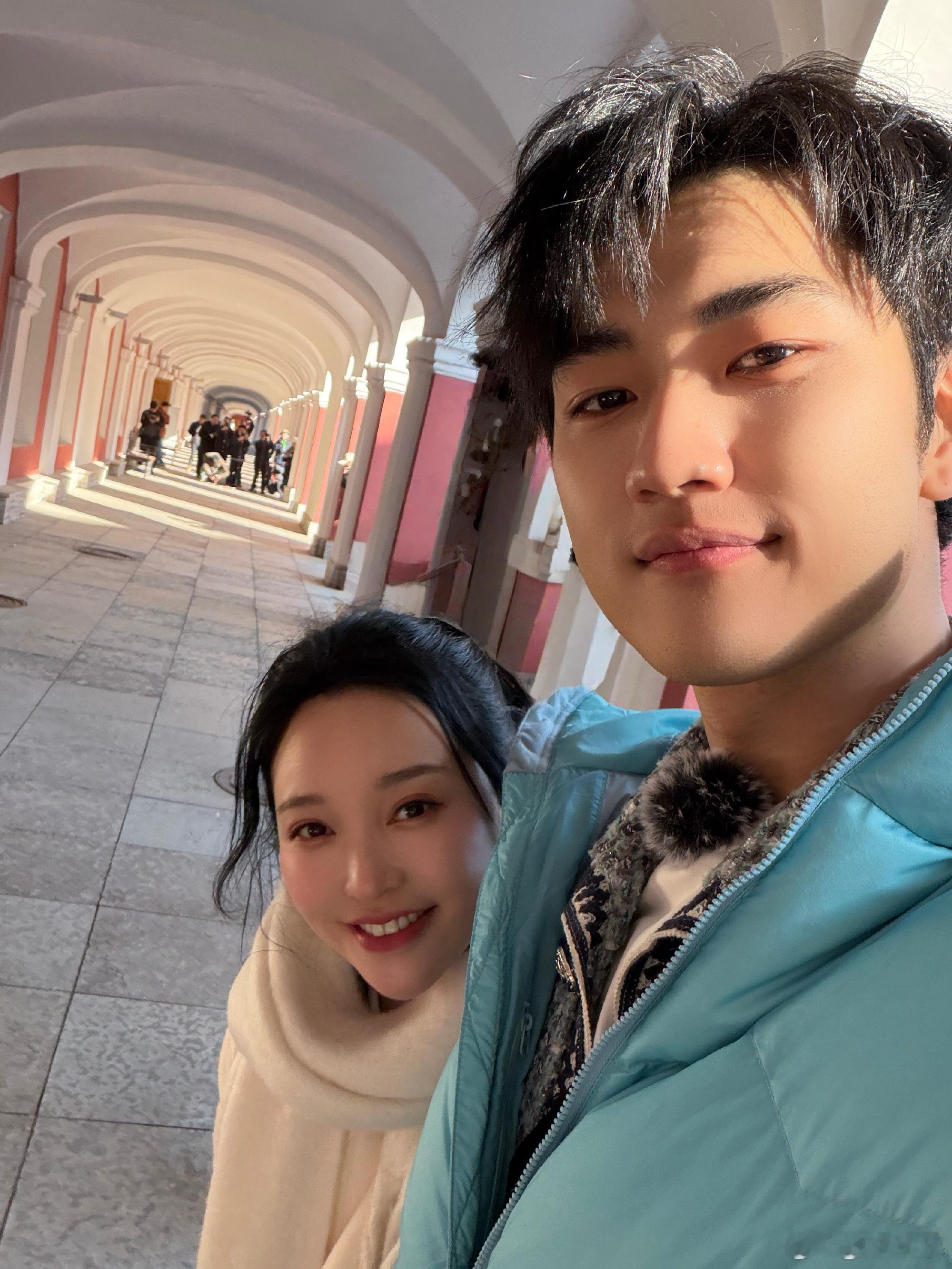 金莎否认怀孕近日，金莎在出席活动时被指有孕相，引发怀孕猜测。刚刚，金莎发文否认怀