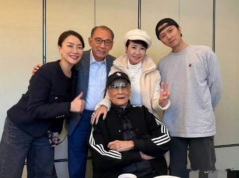 有没有孩子，结果真的不一样89岁的谢贤，遗憾离世，他留下一亿的遗产，谢霆锋和