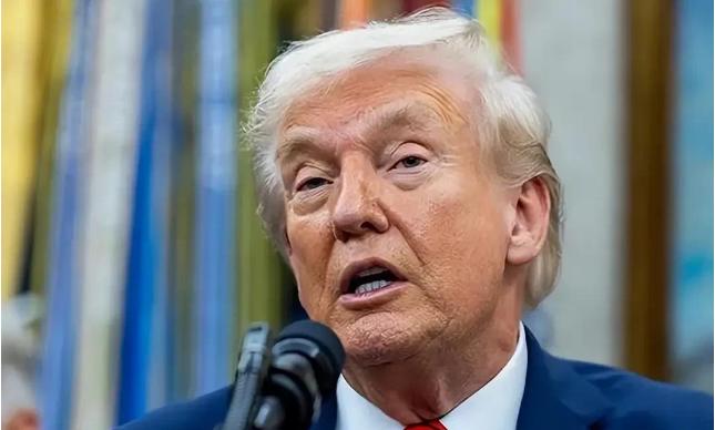 现在很多人都觉得，特朗普特别嚣张，没人能管得住他。他做事张扬，说话也不客气，走到