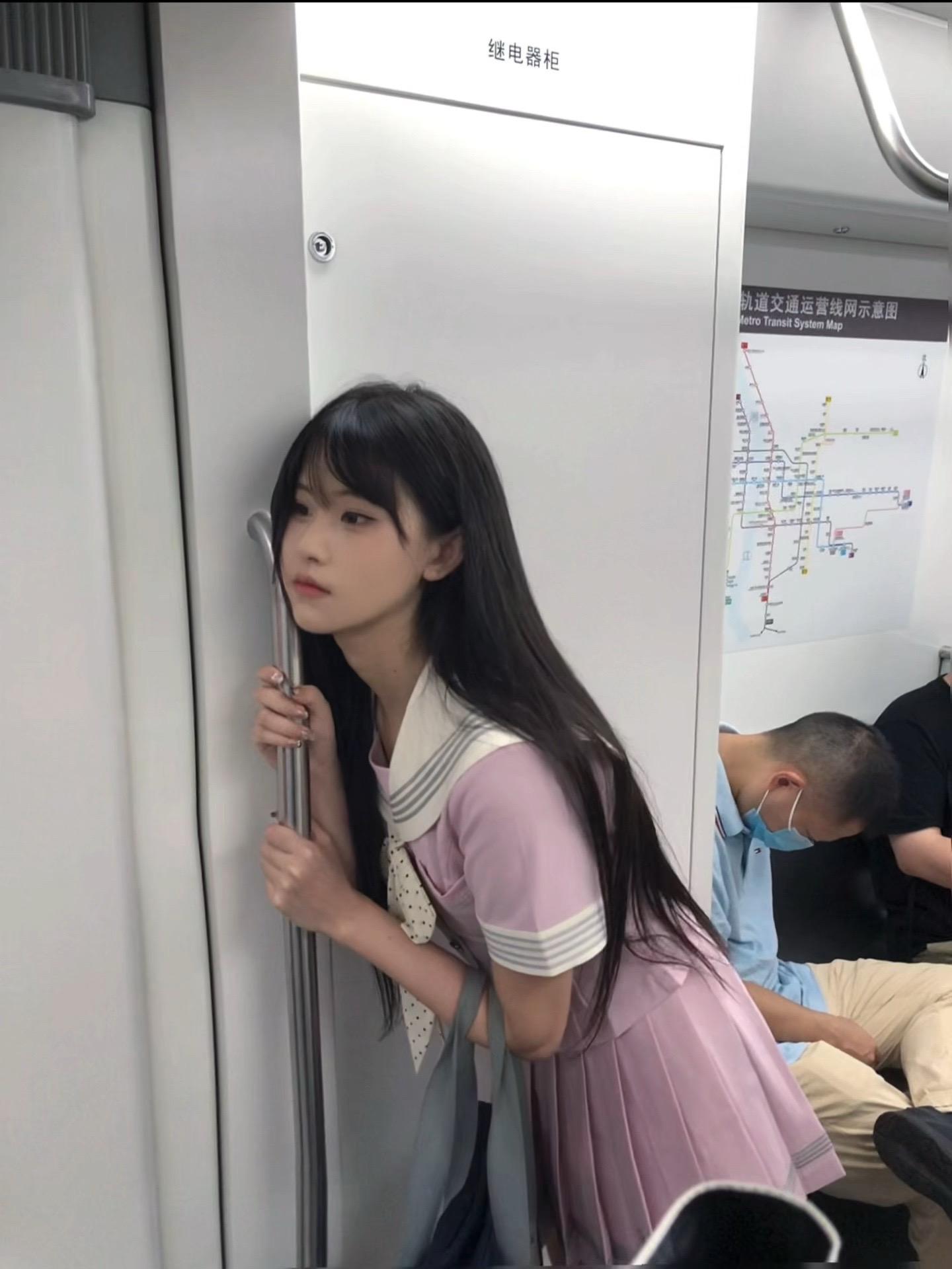 今天没有捡到座位呢