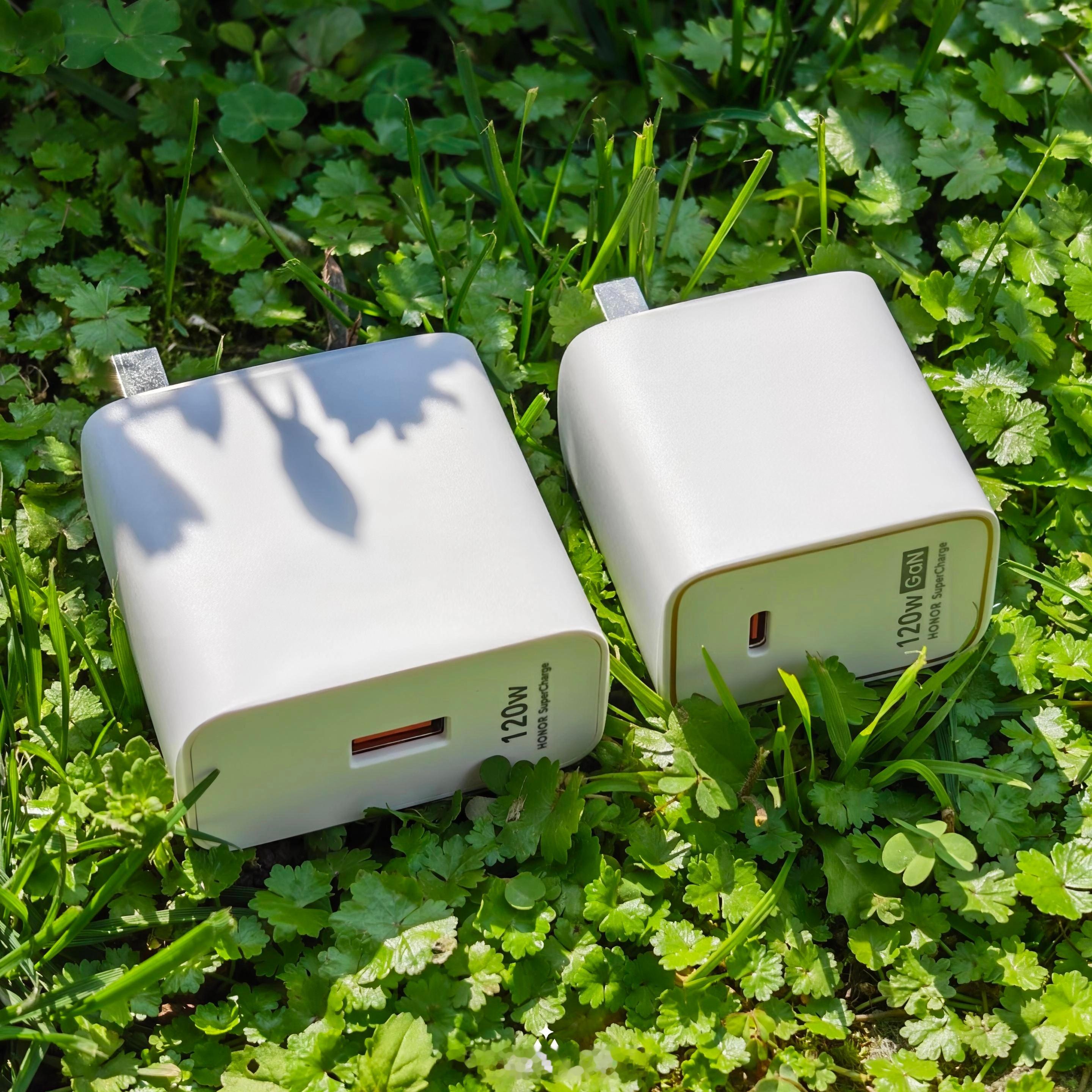 荣耀MagicV6这个配件真的太省心，用过才知道，大电池+全能充有多香。荣耀