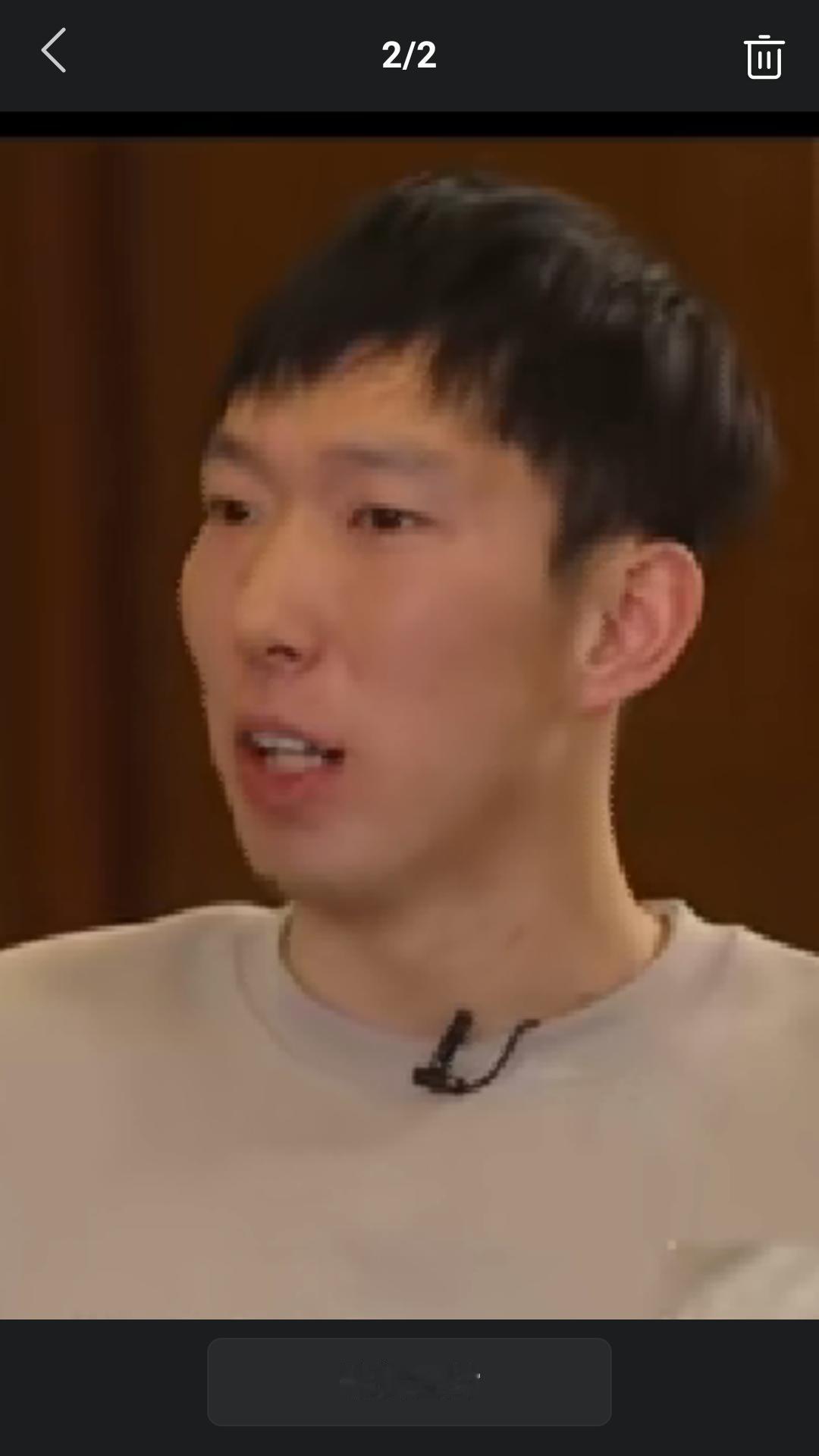 【北京首钢核心内线周琦接受媒体采访时直言，伤病是运动员最大敌人。】周琦说:因为腰