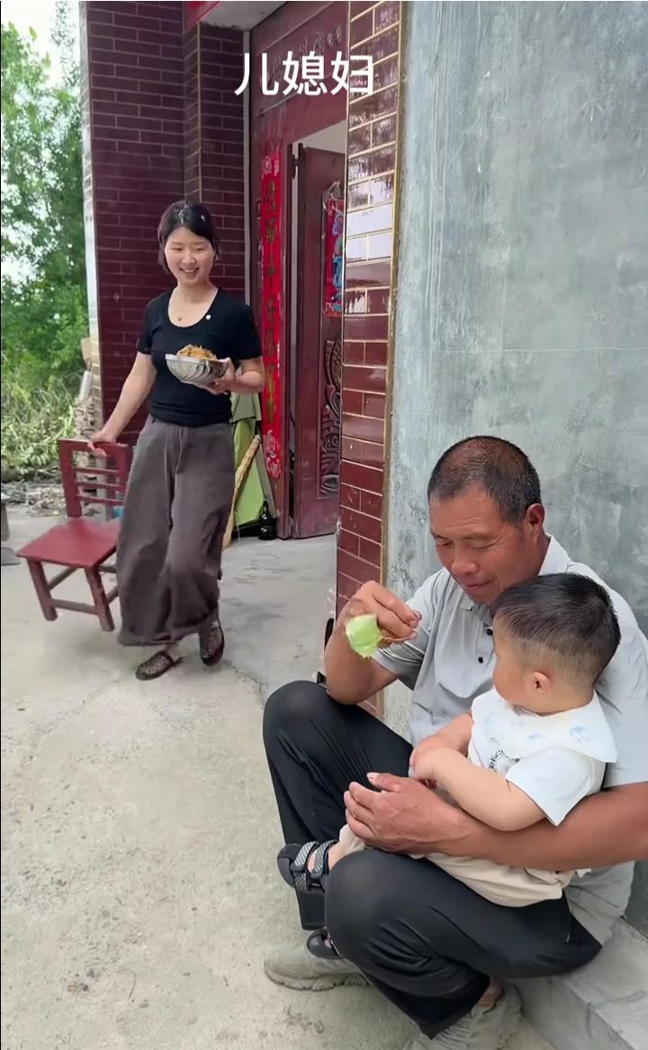 儿媳妇。