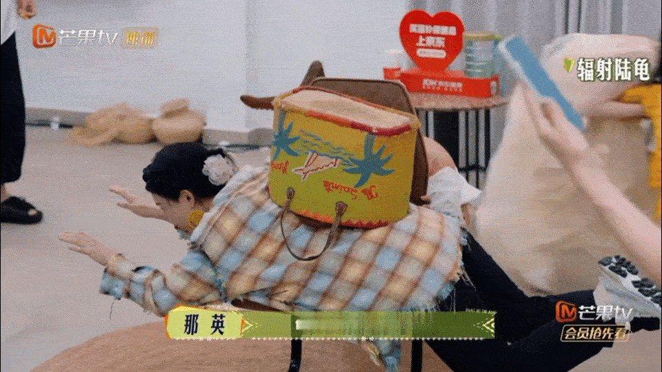 陈数的丑衣服都没白带花少小考用陈数的衣服，这操作也太有趣了，感觉好好玩呀​