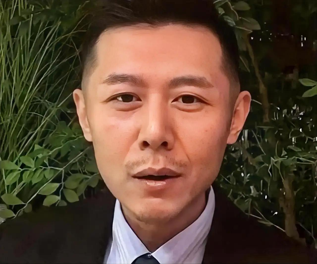 作家大冰公开恋情作家大冰近日直播首度公开恋情，打破多年单身传