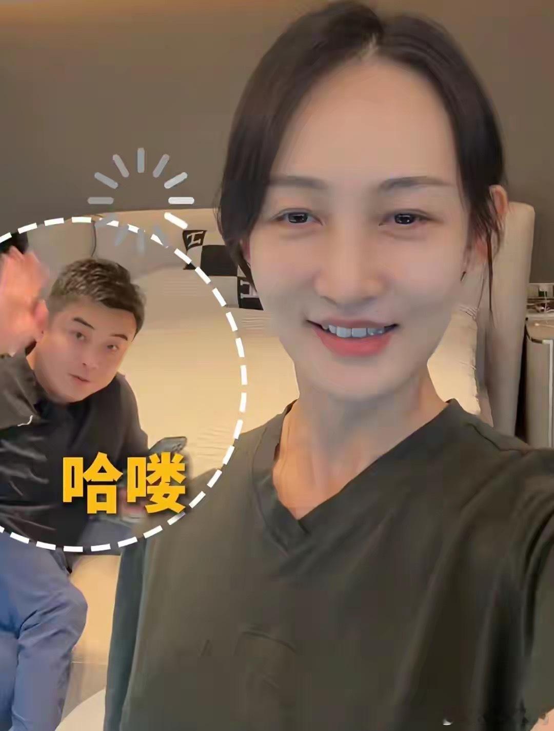 王皓回家陪老婆，和闫博雅分开1个月太想念，11岁儿子抱爸爸撒娇！​​​