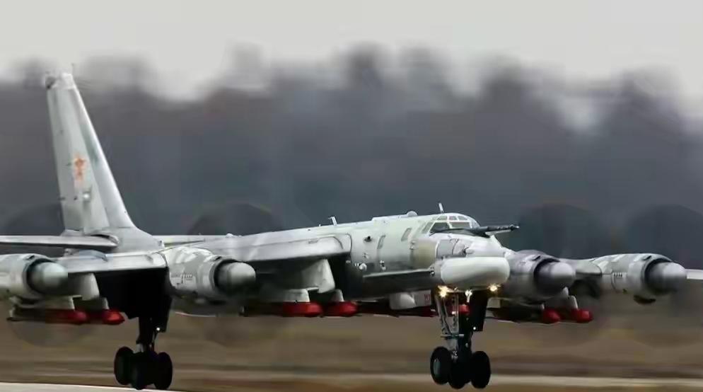 现在俄乌双方都是围绕着顿巴斯地区展开激烈的争夺，乌军在失去对红军城的控制之后，已