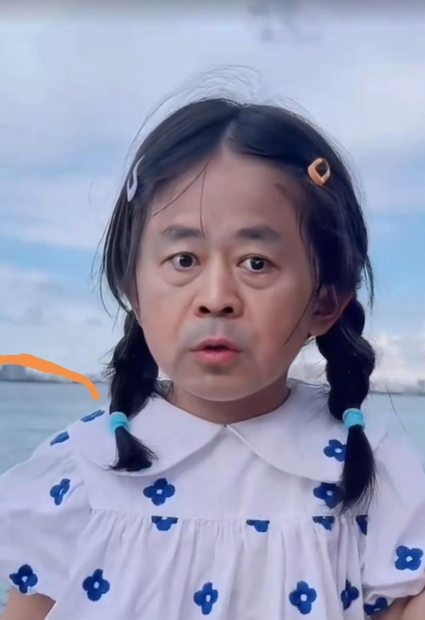 马保国不是小丑，是镜子，照出我们集体审丑的狂欢。505万人围观他打空气，打赏