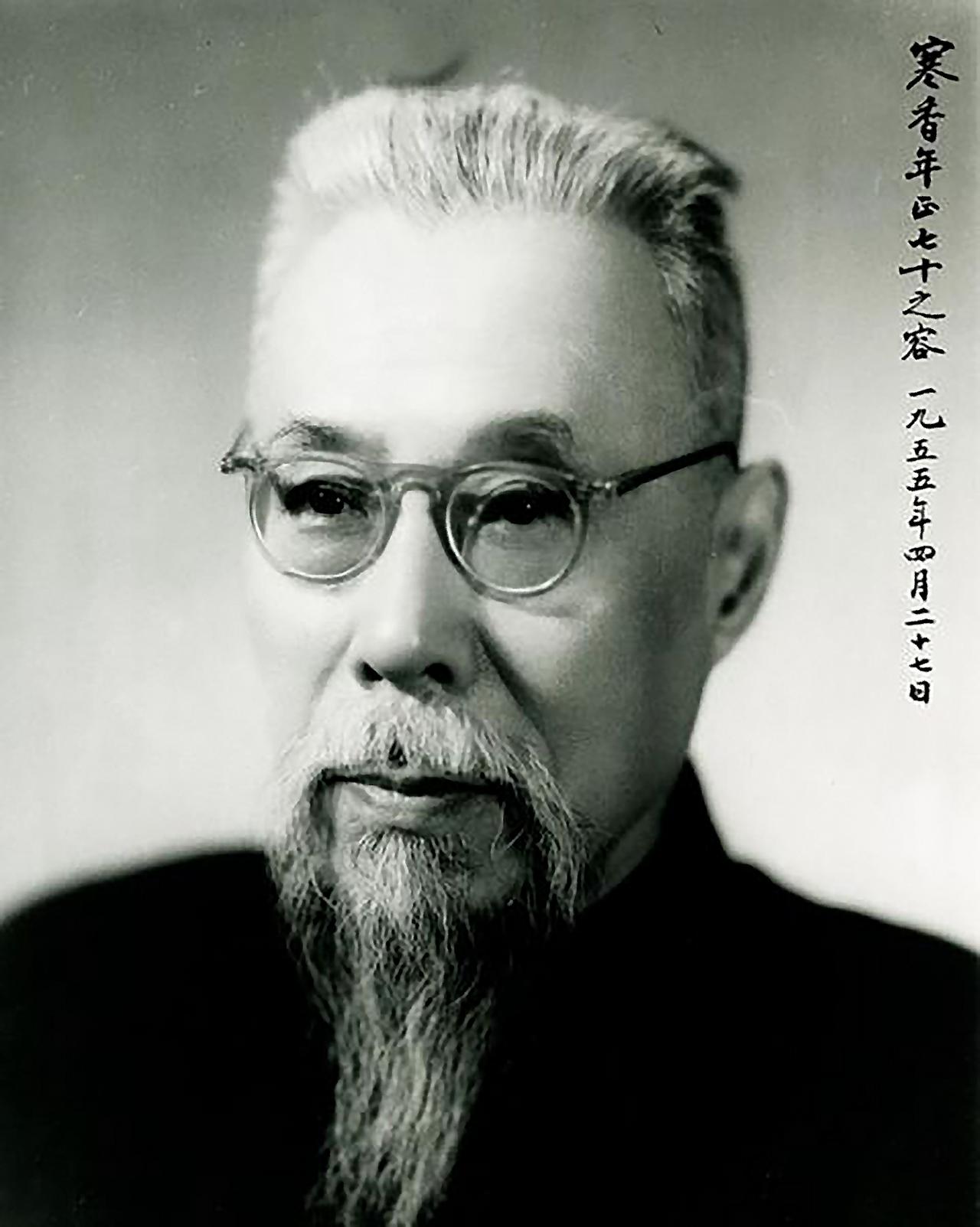 1949年10月9日，一位不是共产党员的老人写信提议，应当设国庆日。毛主席看后立