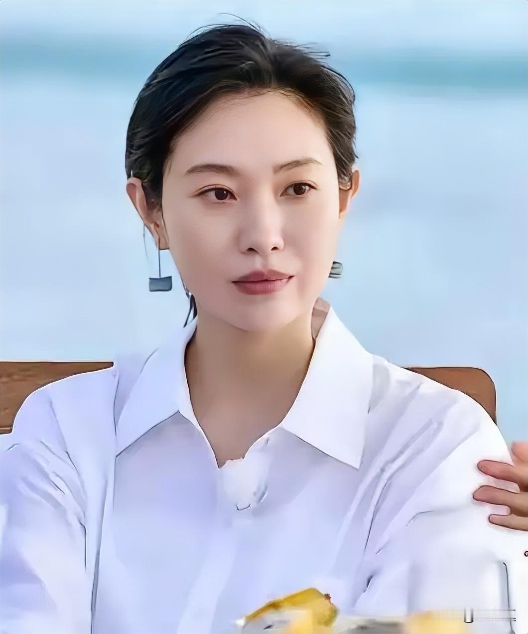 我有一种预感，王佳佳迟早会大成顶流，不是因为她长的好看，也不是因为她背景有多