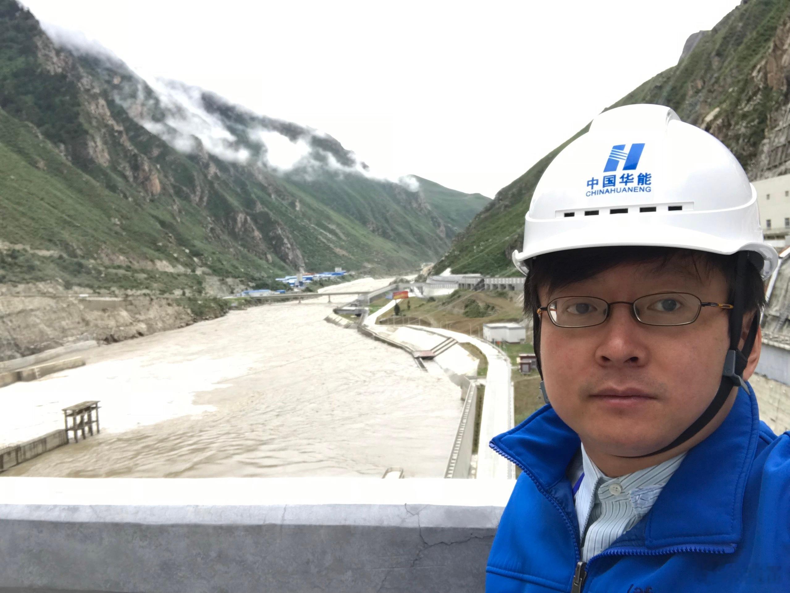 雅鲁藏布江下游水电工程开工在雅鲁藏布江上感受大江、大河、大国的辽阔与震撼，人类水
