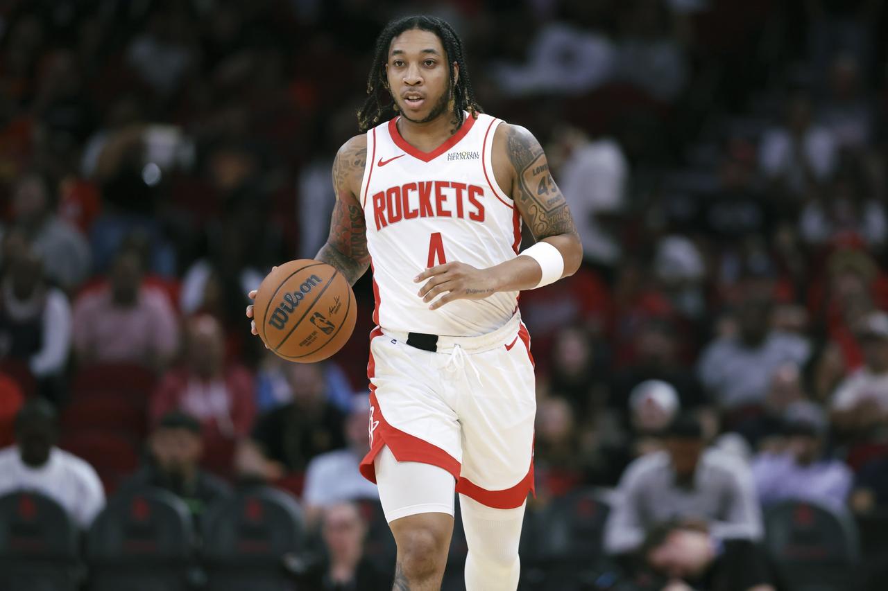 火箭战胜公牛终于结束了3连败，比起结束连败，小史密斯和戴维森的表现更让乌度卡高兴