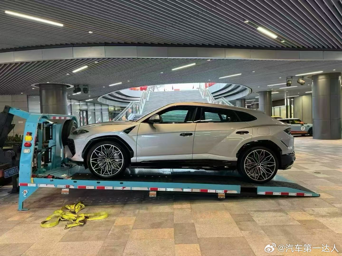 真正的高贵，是无需声张的气场。25年9月兰博基尼UrusSE，原厂银色，140