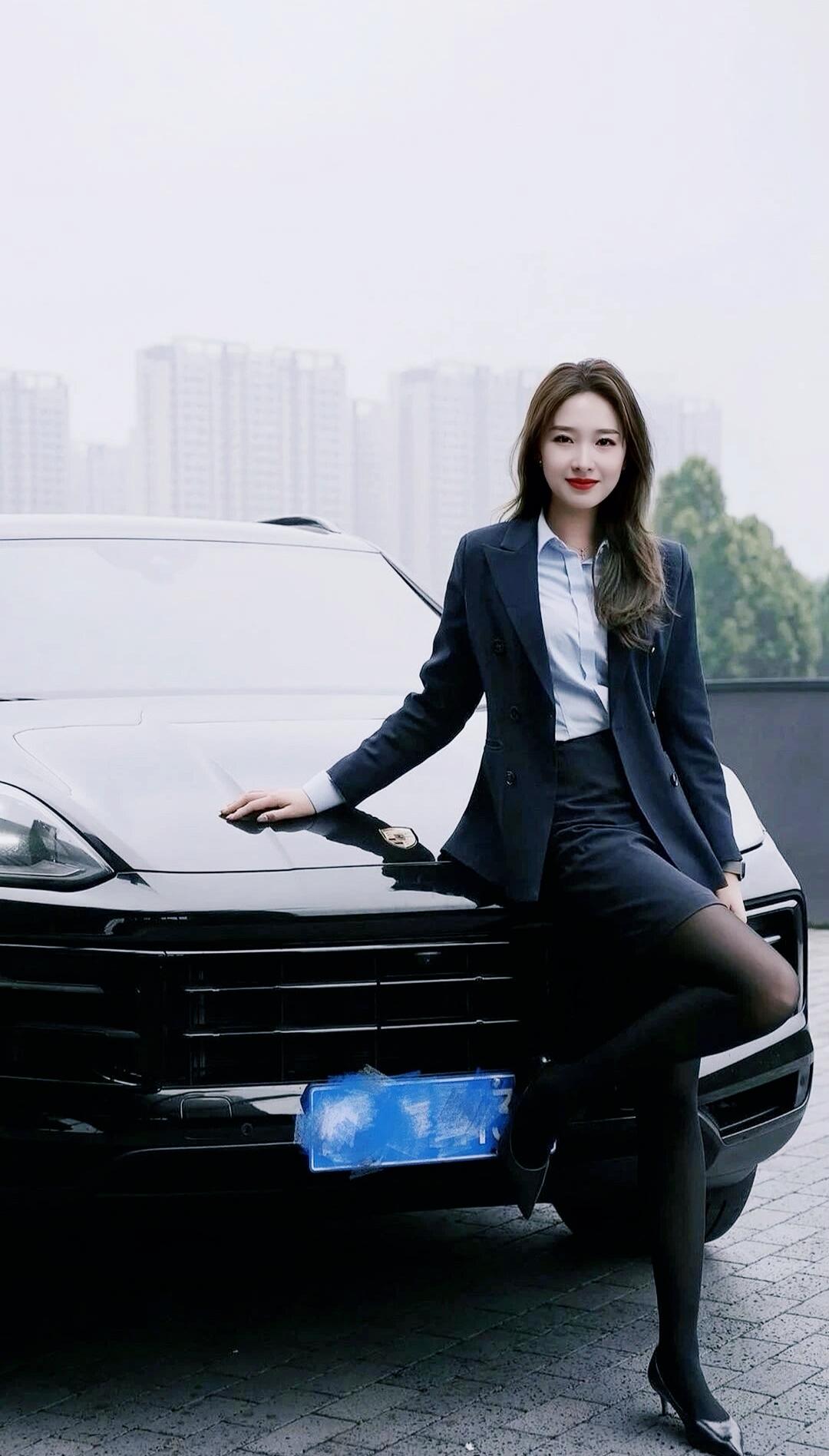 “车马行人路，红尘几度秋”。这诗句一下把我拉到了宋朝那繁华又风雅的时代。北宋画