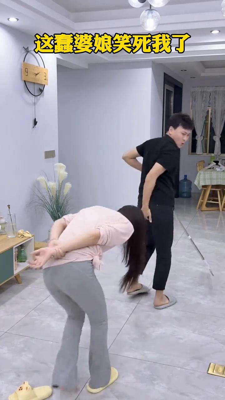 这蠢婆娘笑死我了。