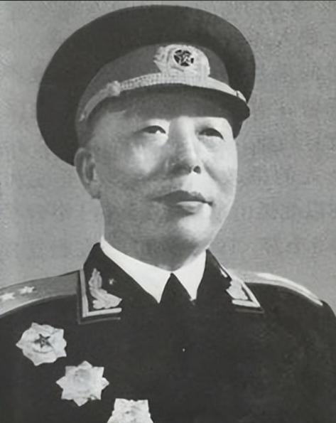 1972年，北京一处普通院落里，65岁的开国上将宋时轮再婚，新娘郑晓存只有32岁