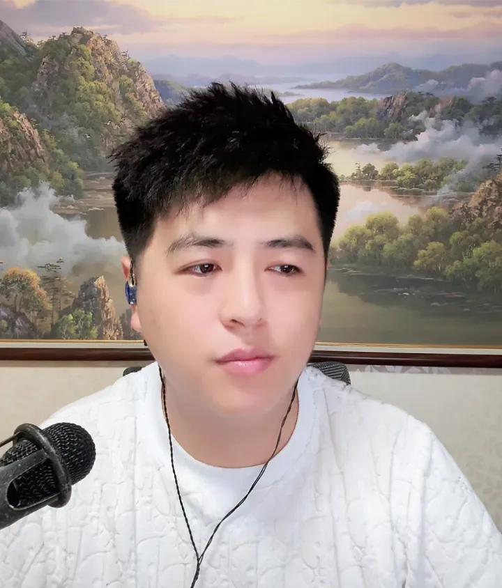 张伦巴说，我也真想见到力姐！今天晚上，力姐刷了不少礼物，还送了好几个大游轮，六