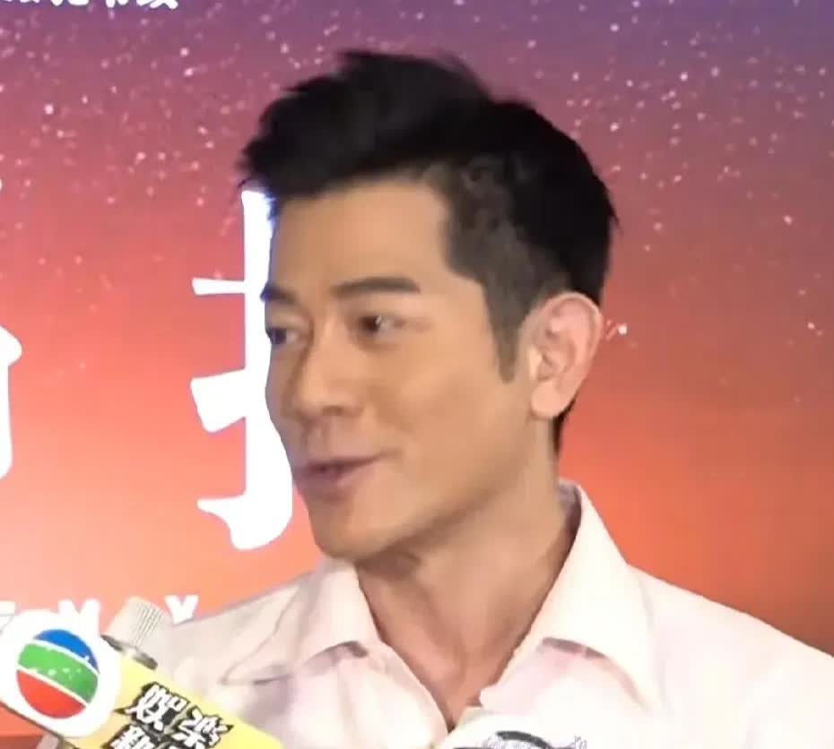 父亲节郭富城宣布又要当爸爸了！太太方媛怀上了三胎，当记者问更钟意男孩还是女孩的时