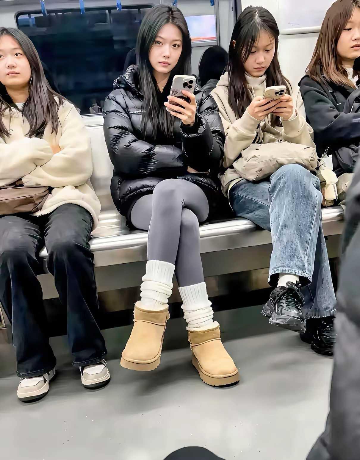 第二个应该大部分男人都喜欢吧！