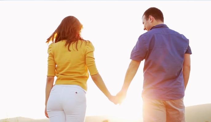 恋爱安全感来自哪里？1.安心不是秒回，是说完“我在忙”后依旧记得回。