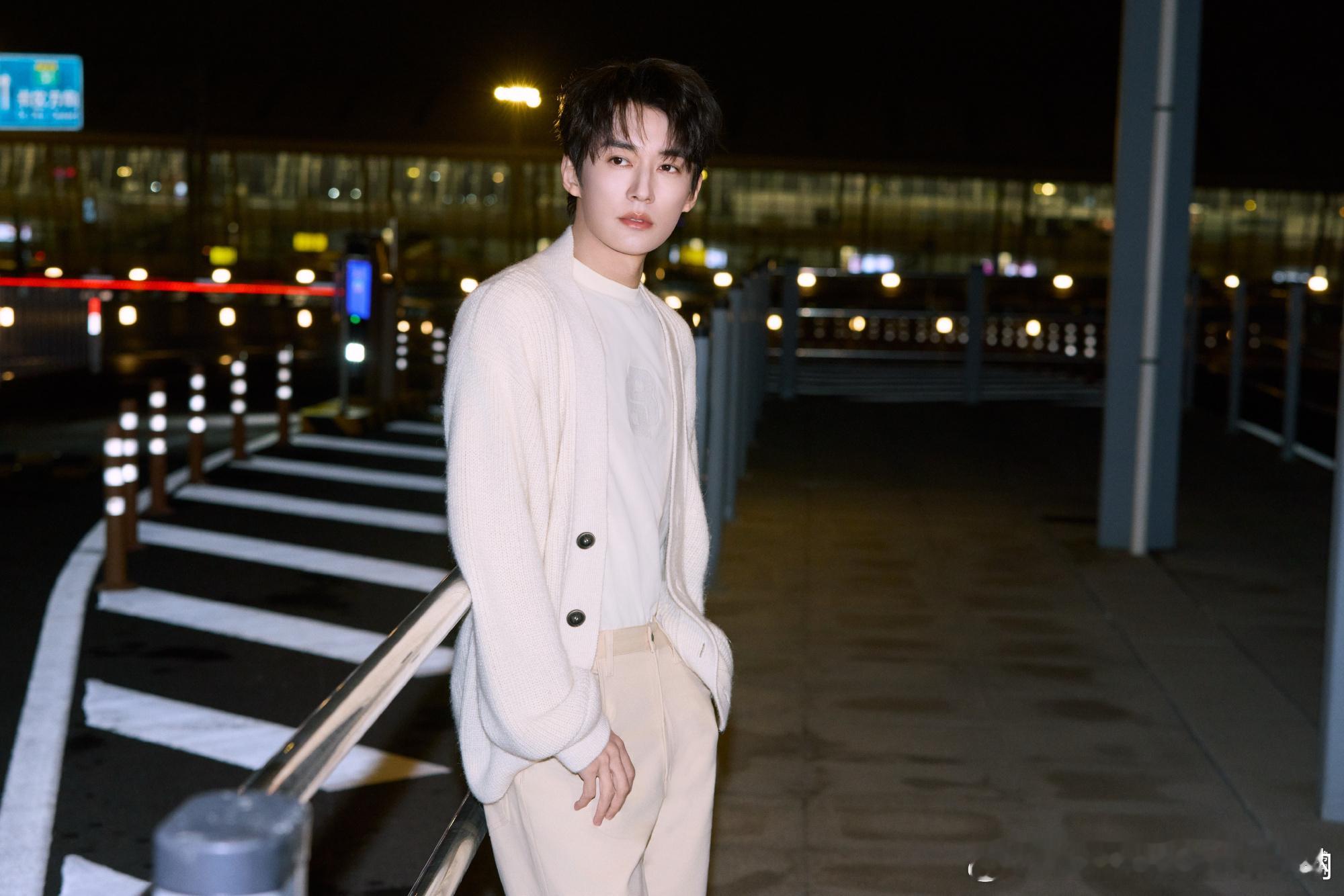 刘学义米兰时装周街拍，聚光灯已就位！