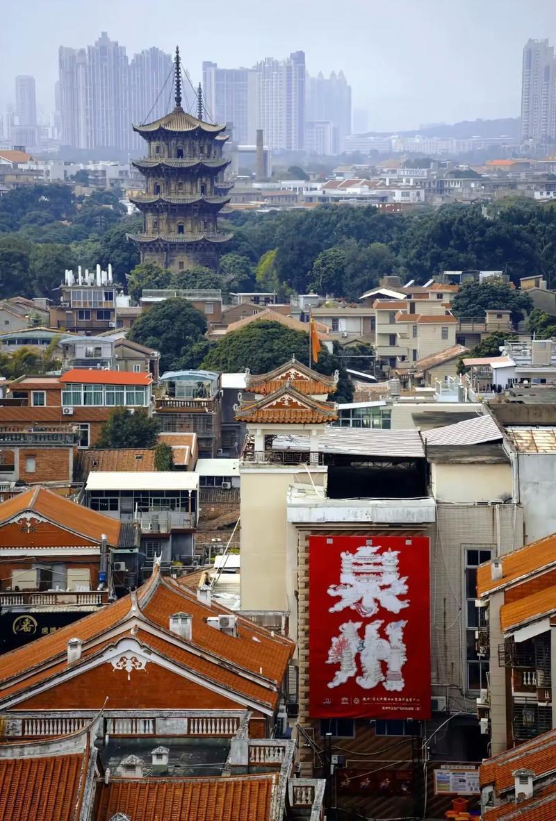 泉州经济还能再超福州？此说法实难成立。泉州虽为经济强市，但与省会福州相比，在诸多