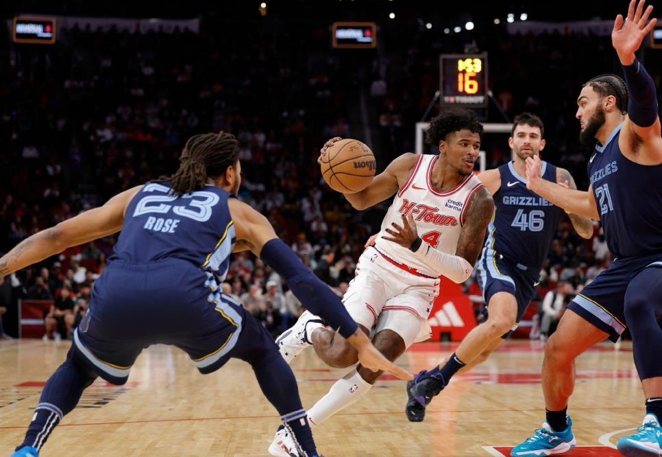 有火箭队的媒体人在谈到火箭队现在的表现的时候表示，现在需要担心的并不是本轮系列赛