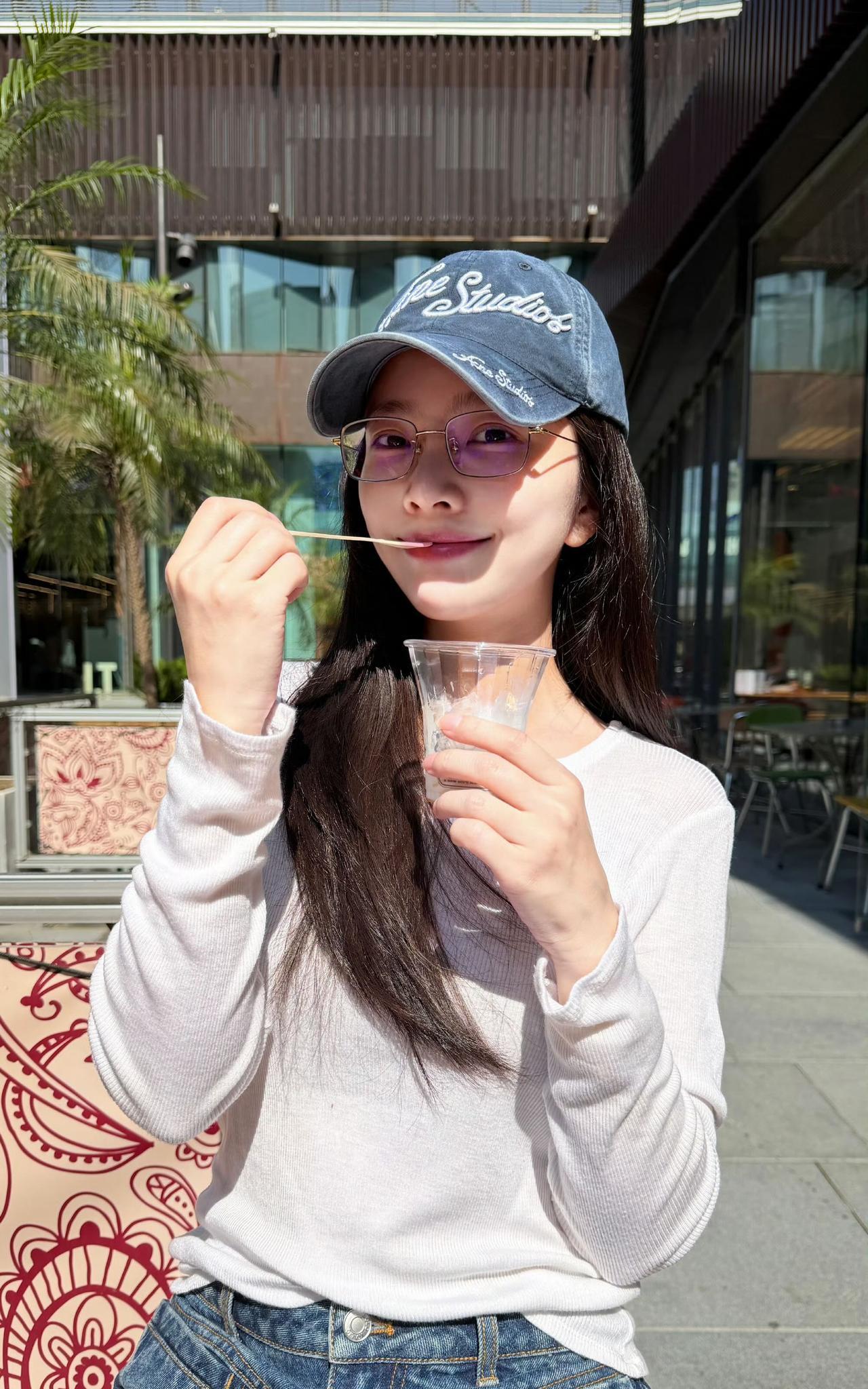 杜淳老婆王灿晒体重，婚后胖了十斤戒指带不进去了，而杜淳却在健身减肥，这对夫妻挺有