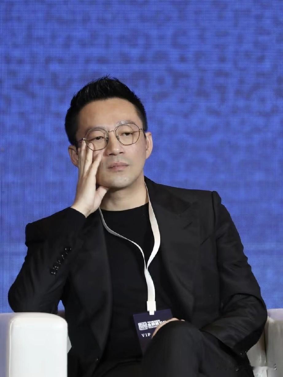 我把丑话说在前面，汪小菲是够呛能把俩孩子接北京来了。他说未来肯定会把两个孩