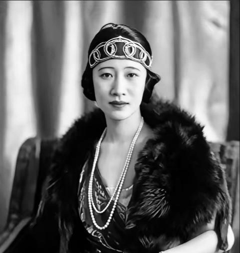 黄蕙兰1920年秋跟顾维钧搭伙，娘家掏钱给他撑足海外排面。三十六年婚姻，他偷