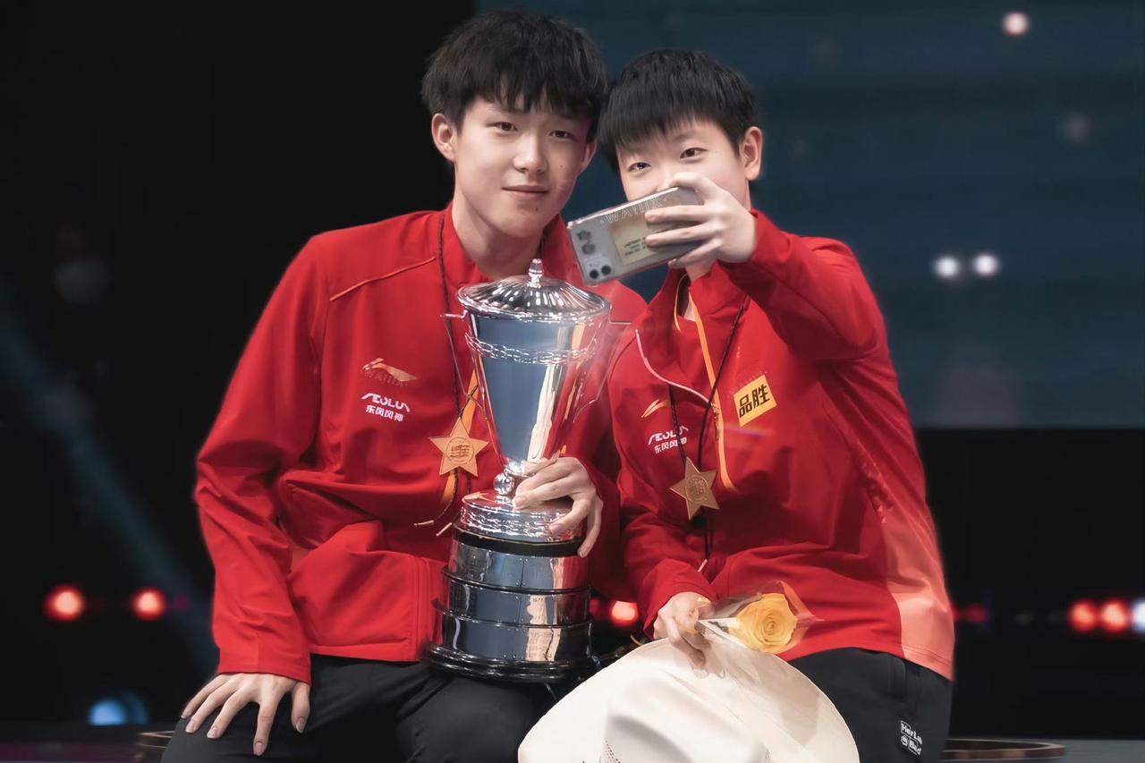 休斯顿四周年快乐！孙颖莎王楚钦最美好的开始，这大概也是梦想开始后，最美好的开端。