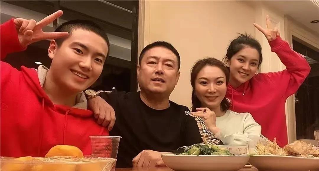 梁靖崑藏不住了，他才是藏着最深的人！当孙颖莎还在为本科毕业发愁的时候，梁靖崑