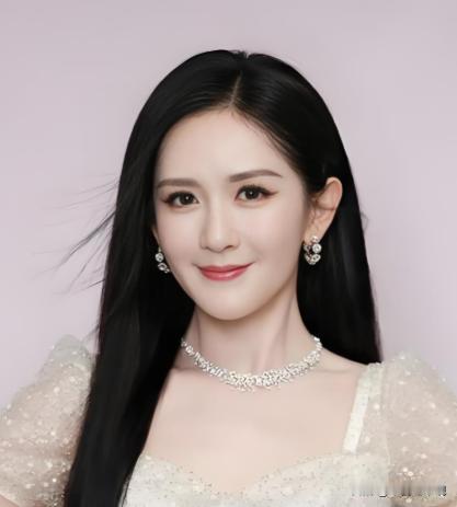 谢娜，这是被点名了吧？6月24号，人民日报点评“主持人开演唱会争议”，说当下公
