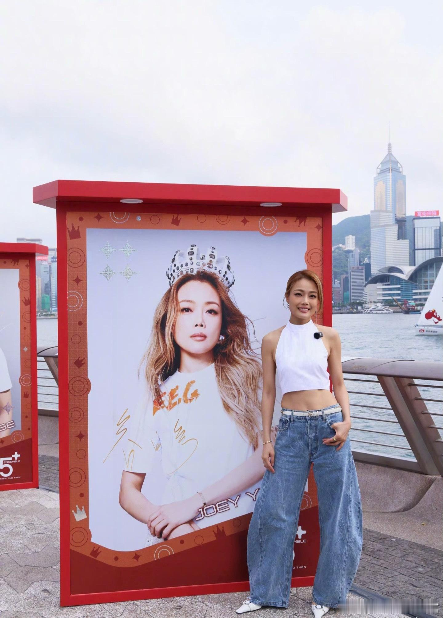 我敢说，祖儿的鞋子能穿得舒服都怪了，鞋头看着就很挤脚～