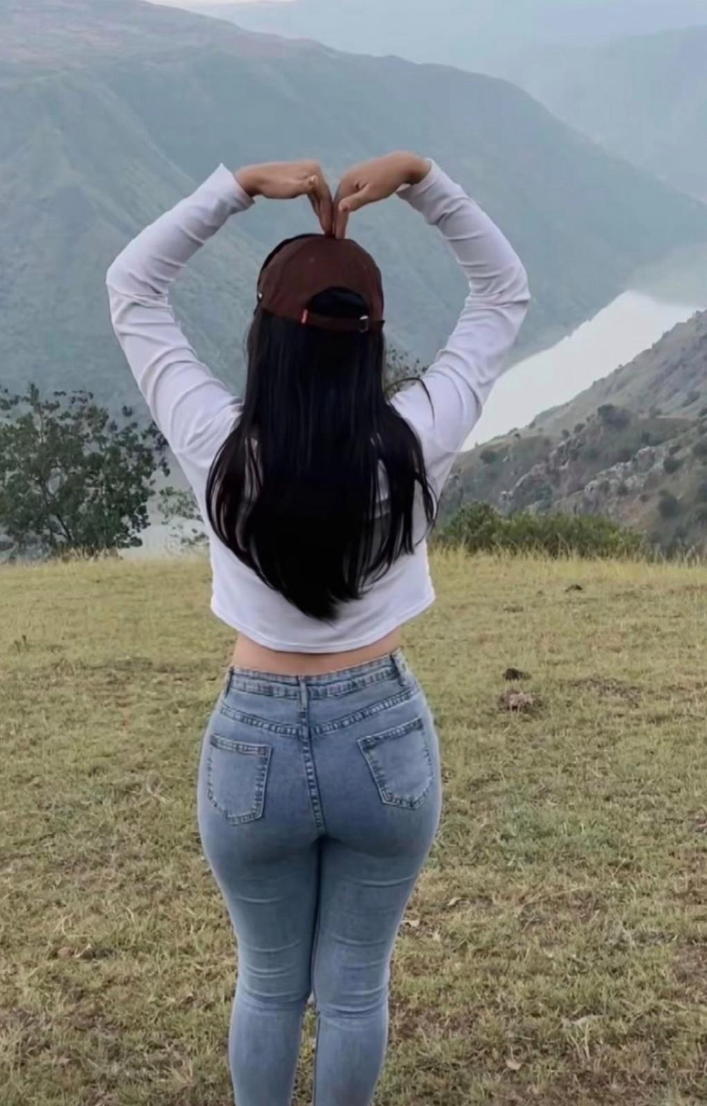哇，这景色美呆了！站在山顶，感觉心都要飞起来了！????