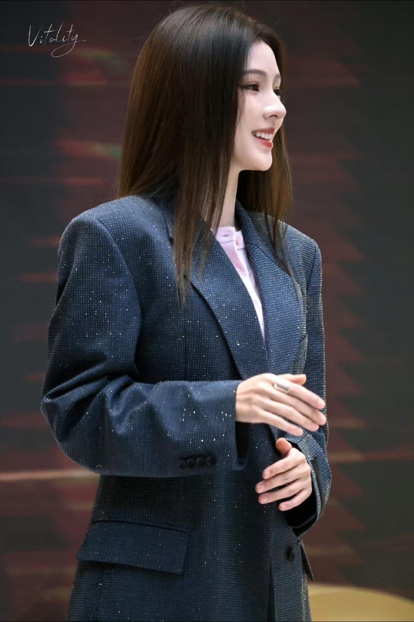 张予曦下午活动出图此女是神