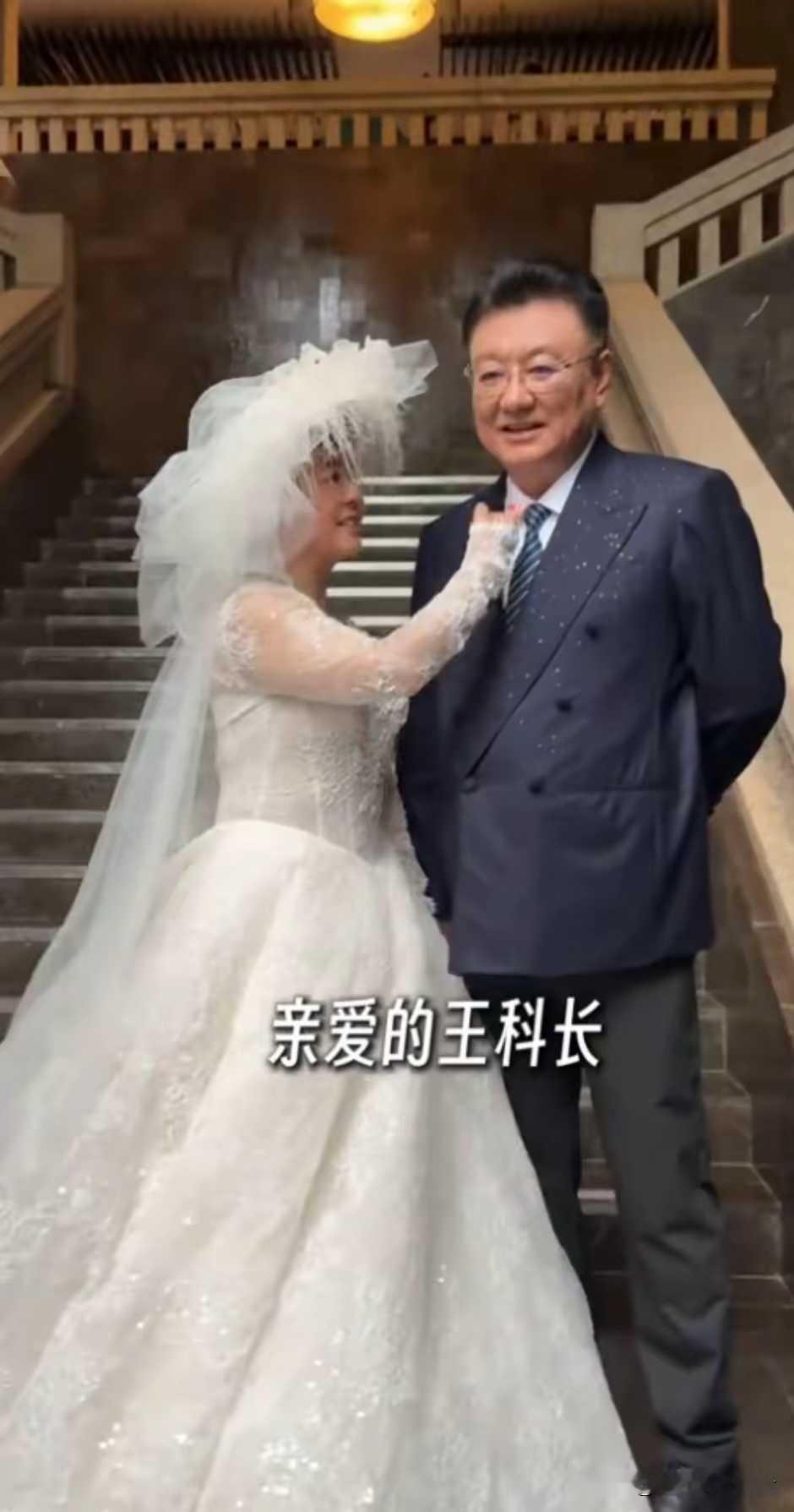 王宁和金龟子刘纯燕结婚38年了，真是那个年代的婚姻比较长久，王宁高大帅气，刘纯燕