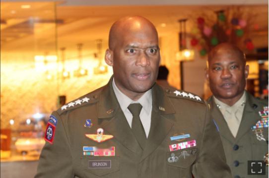 反转了！中国空军歼-16重型战斗机在黄海压制10架F-16战斗机后，驻韩美军司令