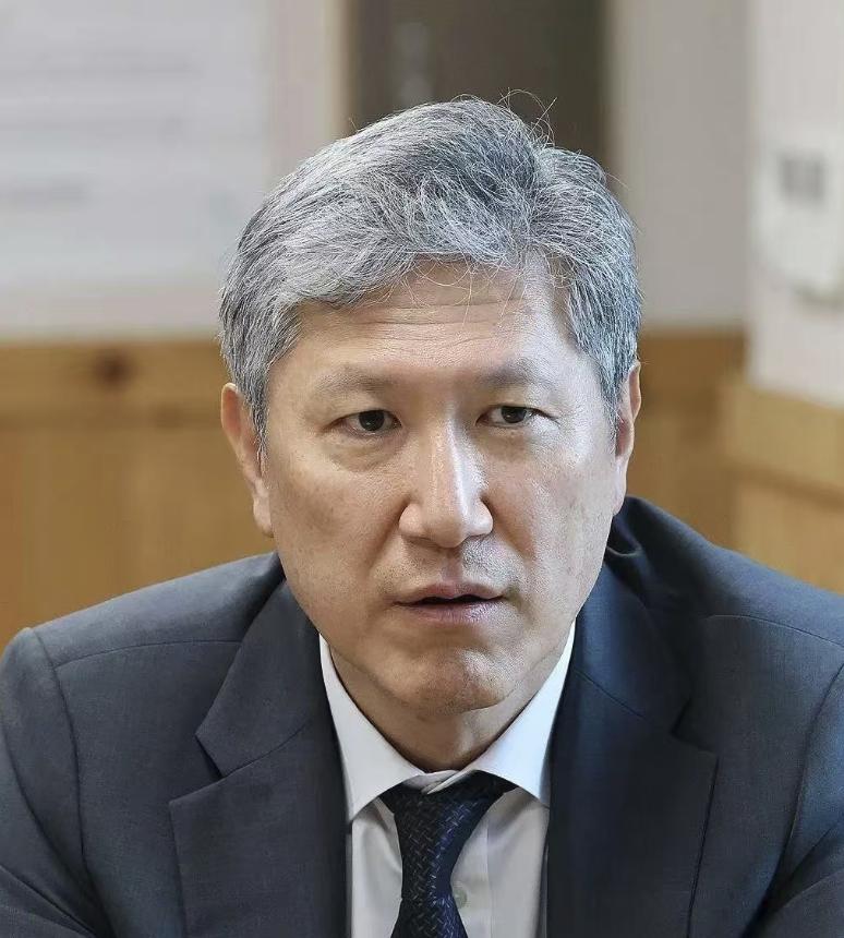 韩国很着急，韩国新任驻华大使卢载宪表示，将会不遗余力的推动中韩两国的发展，并且展