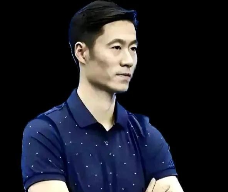 王励勤这步棋下得够狠！王楚钦刚在欧洲大满贯打完休整，他反手就把18岁的温瑞博推上