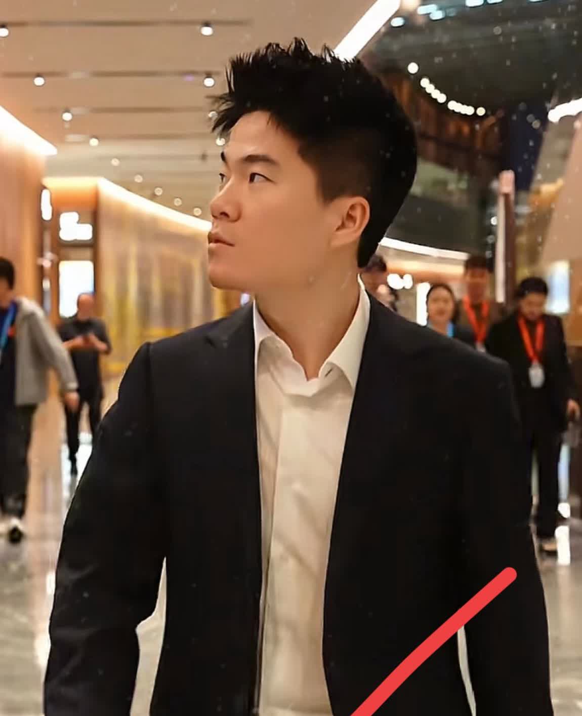 崇拜死我了！这才是真正的降维打击！当“黑粉”集体失语时，董宇辉在博物馆里
