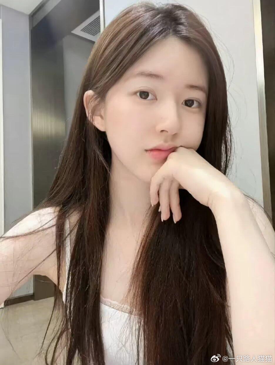 素颜这一块/.赵露思素颜​​​