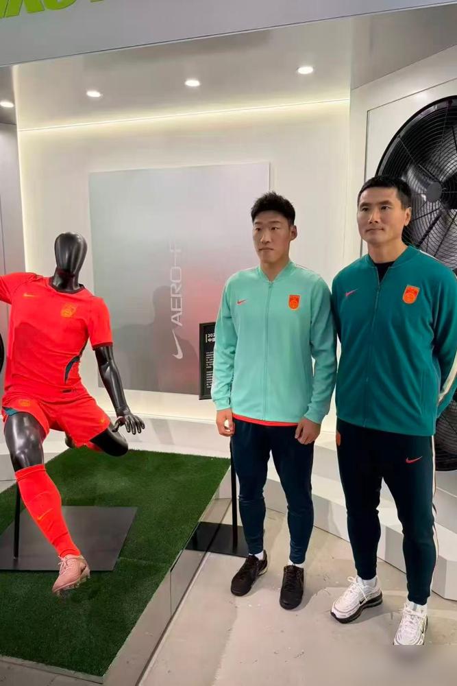 申花高薪外援特谢拉，现在续约值不值，球迷吵翻了。吴金贵执教时，他18场只进