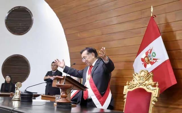 秘鲁选出新总统！83岁国会主席接棒！对华态度稳了！2月18日，兵贵神速，旧总统遭