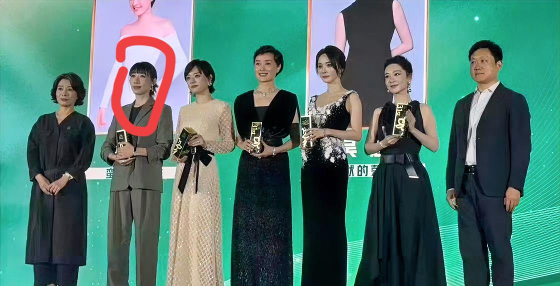 说实话，任素汐才是85花里最另类实力派！不靠华丽礼服博眼球，只凭扎实演技冲刺视后