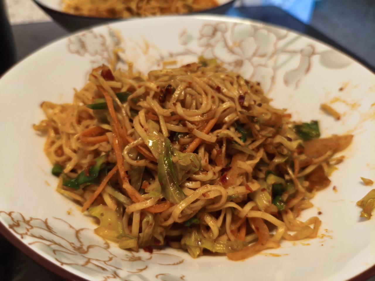 真是老糊涂了。早上去买菜，现在早市买了面，碰见蘑菇很好，又买了点蘑菇，菜有点