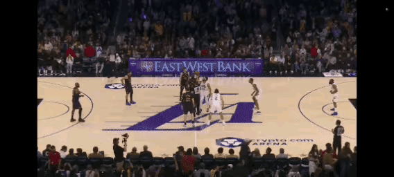 詹姆斯惊艳追帽米球王，送詹韦连线式暴扣，三回骑士冲冠如箭在炫。湖人主场迎战骑