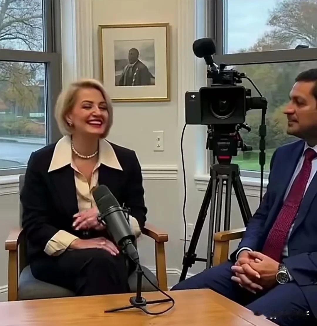 “我们没有战机被击落，我们是胜利者”!正值三哥欢庆十天之际。有英国记者采访印度