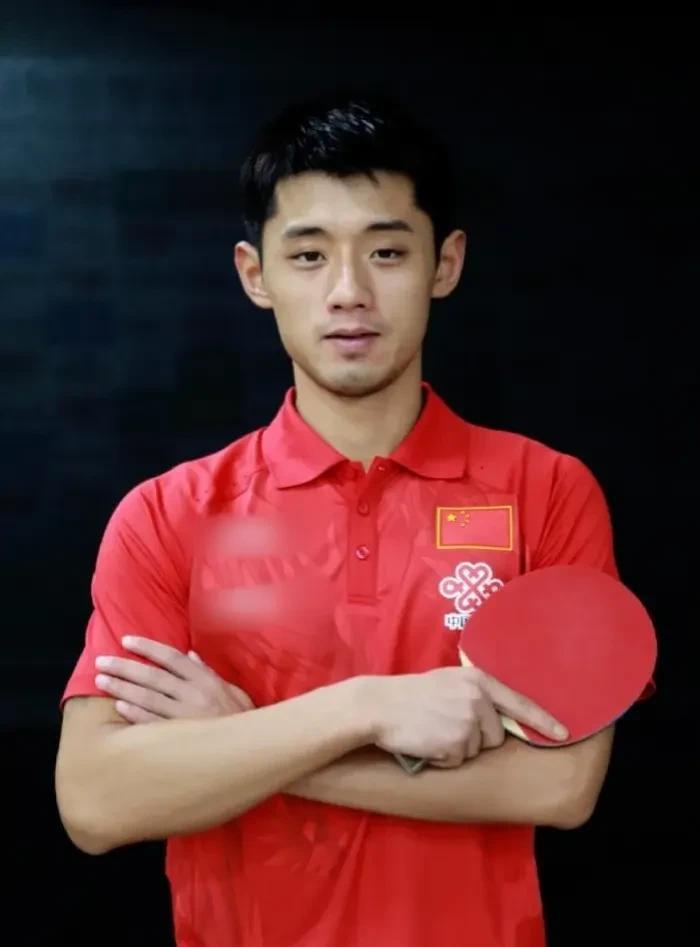 鲁豫问张继科:“你们这些顶尖的运动员都配有心理辅导师吗？”张继科摆摆手:“又不是
